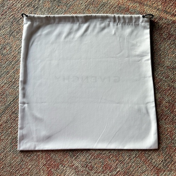 GIVENCHY drawstring 15 X 15 - Picture 7 of 11